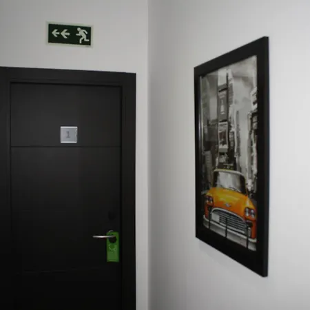 Hostal Mh Fuencarral-2