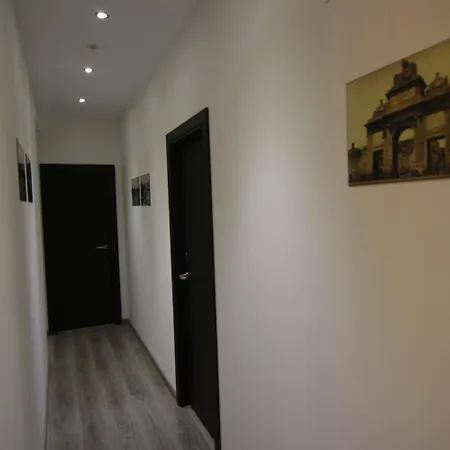 Hostal Mh Fuencarral-3